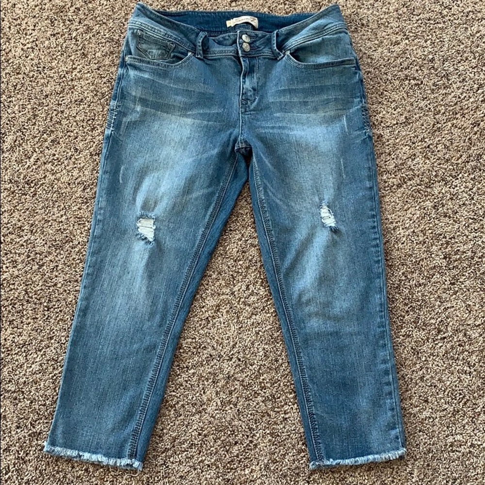 Seven7 Distressed Jean Capris